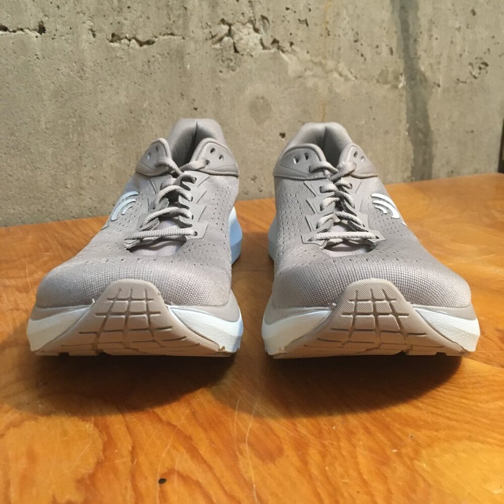 TOPO ATHLETIC PHANTOM 3 Womens Running Shoes Size 9 GREY/STONE NO BOX EUC